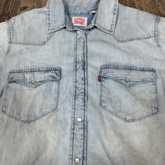 Levi's Women's Denim Western Shirt Long Sleeve Light Wash Size M - Picture 2 of 13